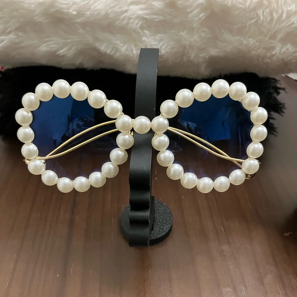 Faux Pearl-Embellished Round Gold Frame, Ivory Pearls - Picture 4 of 14